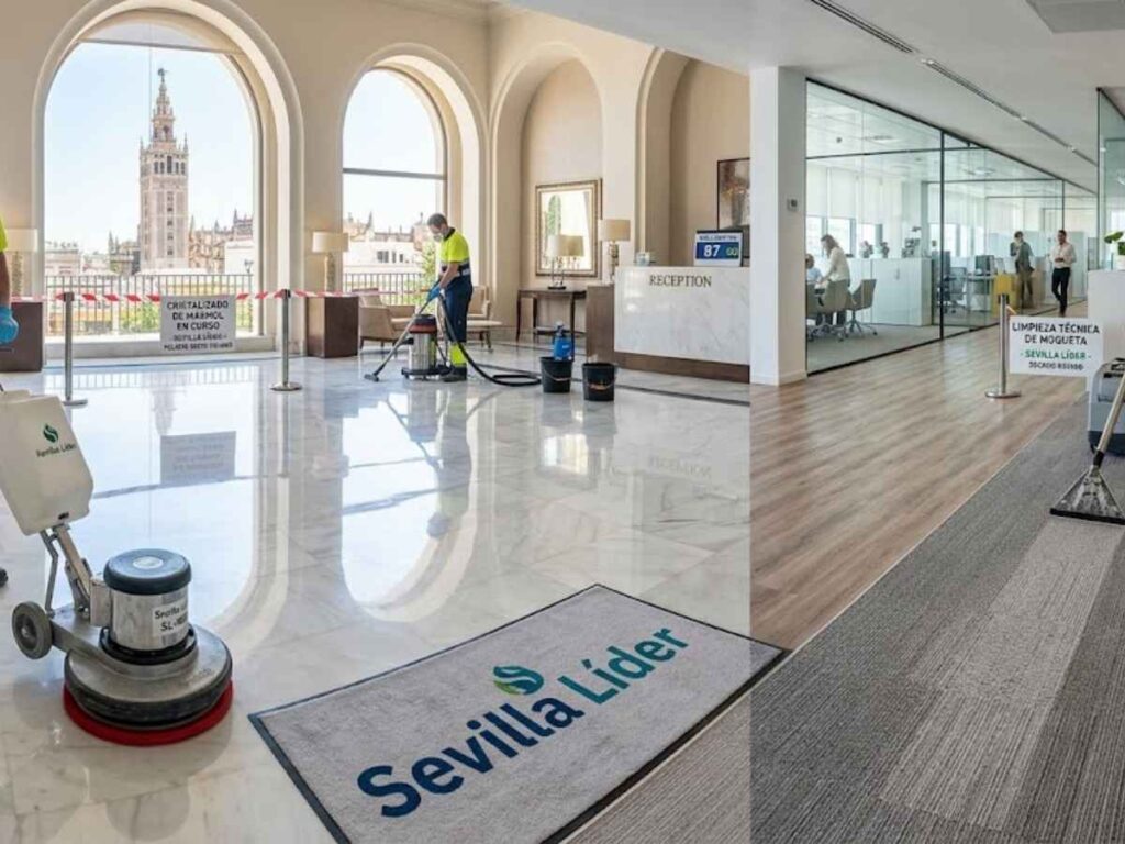 Protocolo Avanzado de Cristalizado de Suelos de Mármol en el Sector Hospitality Sevillano: Maximización del Efecto Espejo y Resistencia al Tránsito Intenso